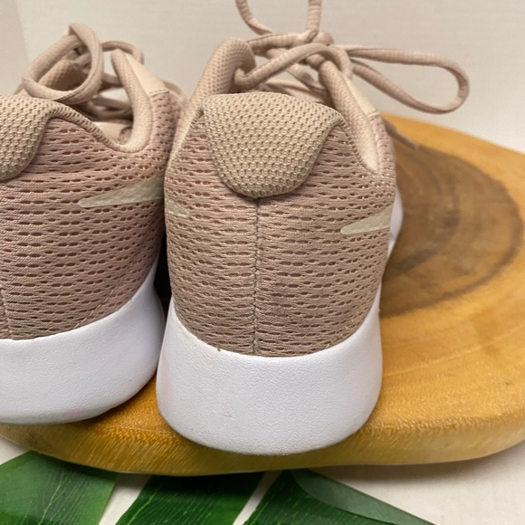 Nike Tanjun 812655 Soft Pink Blush Sneakers - Picture 7 of 11